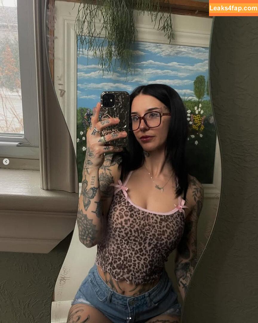 Leahmsharp / Amateur Tattooed Fit Teen / Leesharpyx leaked photo photo #0016