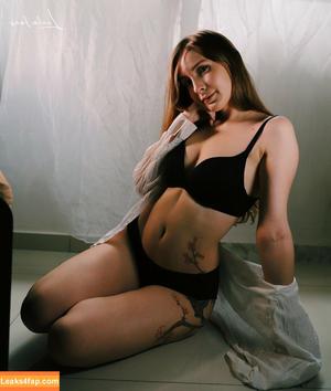 Leela photo #0032