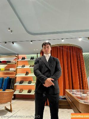 leviconely photo #0038