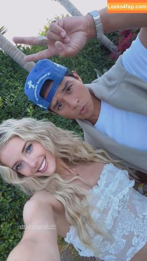 Lindsay Brewer photo #0294