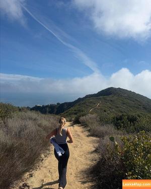 Lindsay Brewer photo #0342