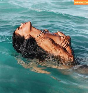 Livia Brito photo #0078