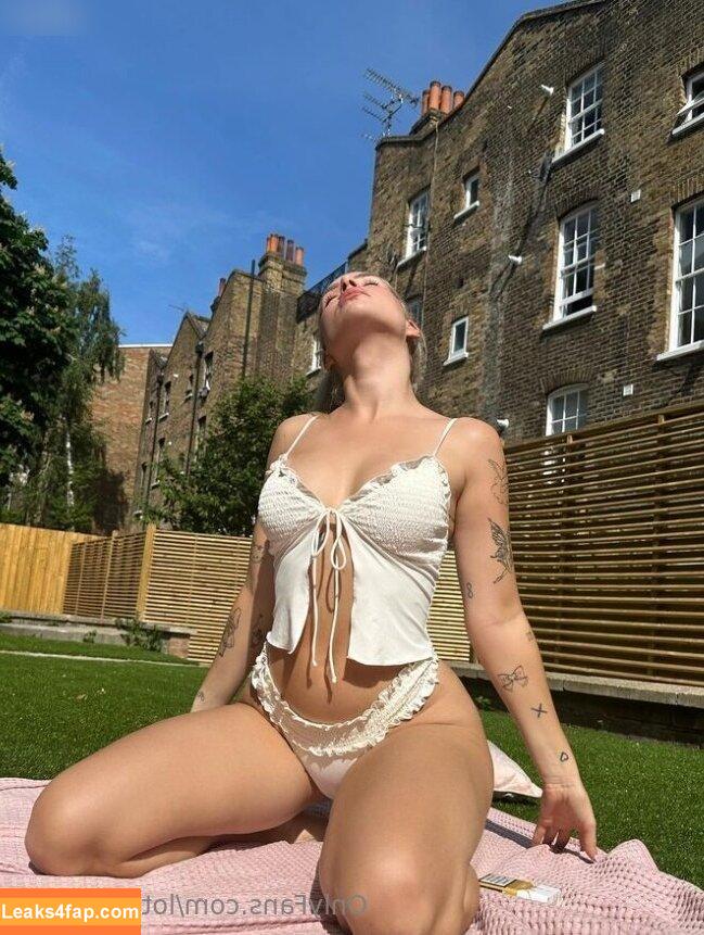 Lottie Moss / lottiemoss / lottiemossof / lottiemossxo слитое фото фото #0635