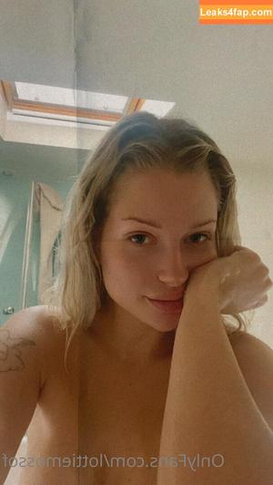 Lottie Moss photo #0008