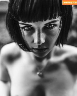 M.frontmag photo #0023