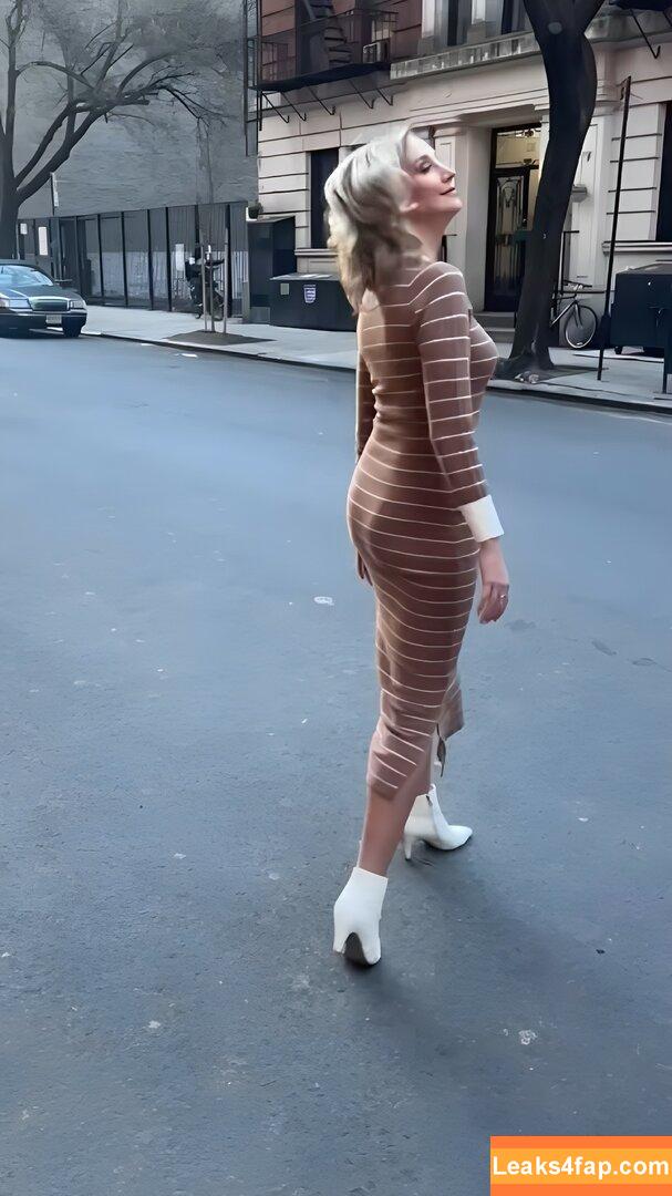 Maude Garrett / geekbomb / https: / maudegarrett leaked photo photo #0010