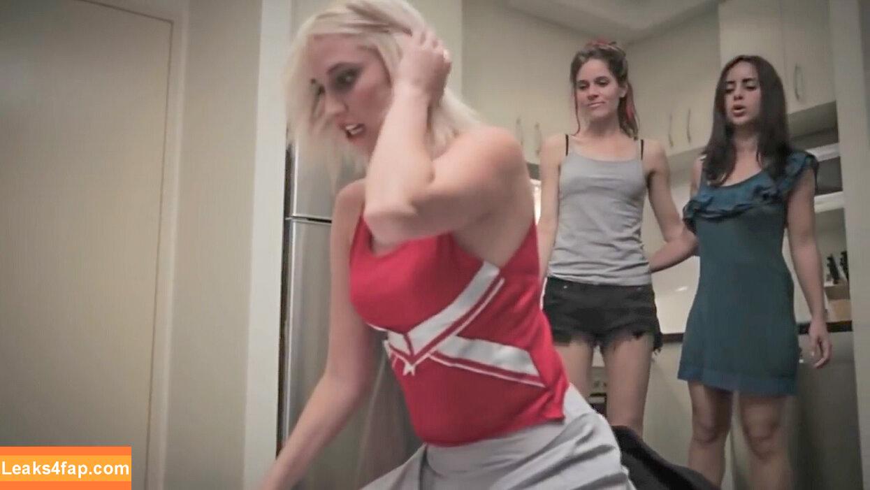 Maude Garrett / geekbomb / https: / maudegarrett leaked photo photo #0173