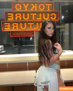 Megan Bayne photo #0001