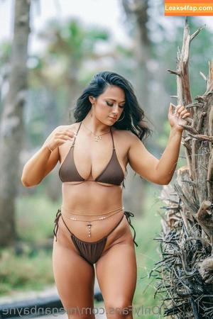 Megan Bayne photo #0415