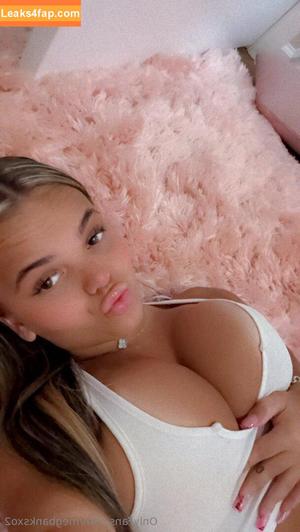 megbanksxo2 photo #0004