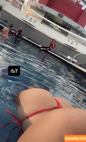 Meghan Márquez photo #0013