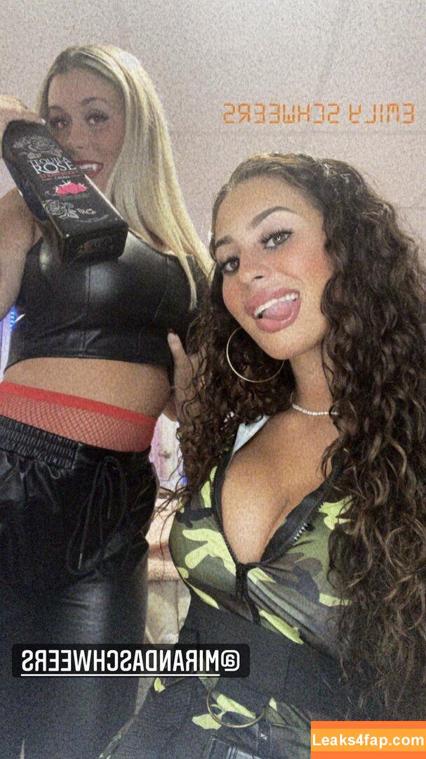 Miirraannddaa / mirandakerr / randibananas leaked photo photo #0008