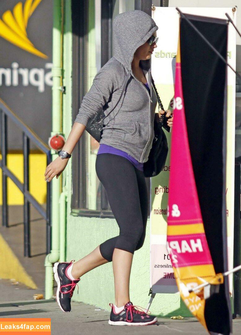 Mila Kunis / MILAKUNISV leaked photo photo #0017