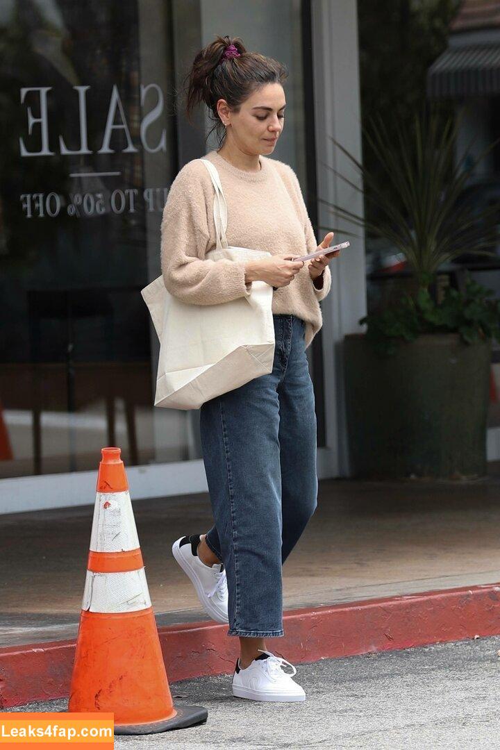 Mila Kunis / MILAKUNISV leaked photo photo #0066