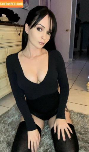 Mila Moore photo #0001