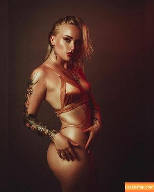 Mila Orriols photo #0011