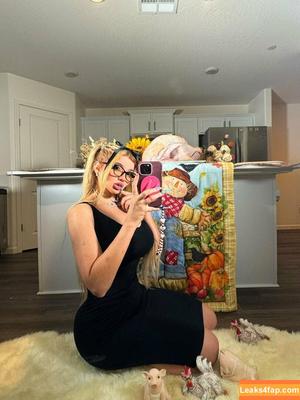 Moreofmariah photo #0008