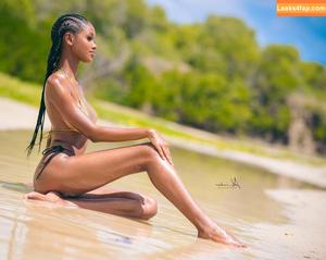 naomi_brissiere photo #0009
