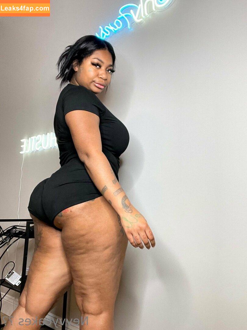 nevvycakes / itsnevvycakes leaked photo photo #0020