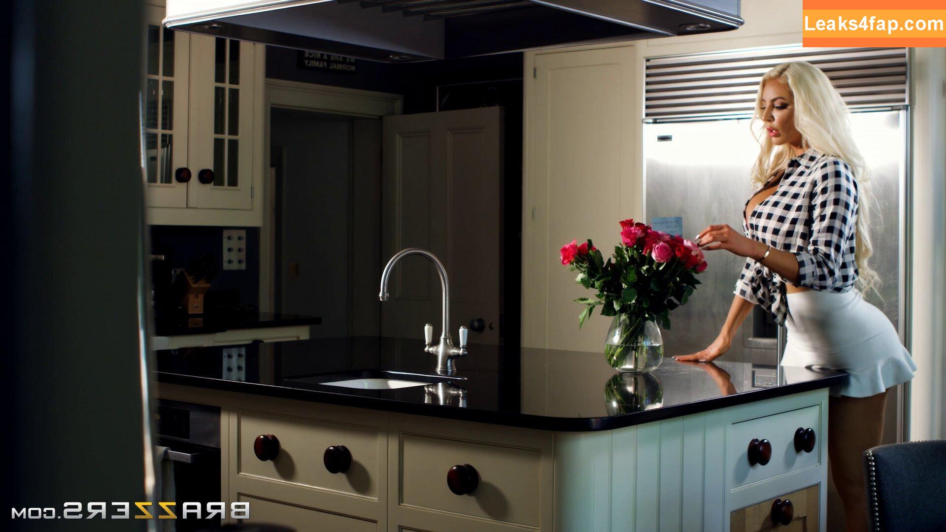 Nicolette Shea / Nicolette_Shea / nicolettesheasquad / nicoletti_shea слитое фото фото #0721