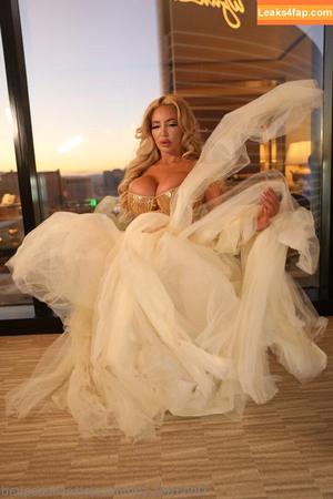 Nicolette Shea photo #1406