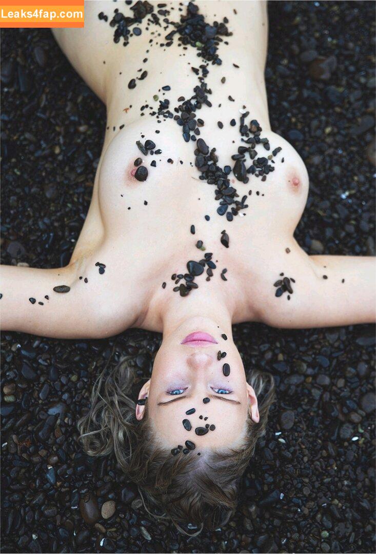 Nikoline Vibe / nicolinedevik / nikolinevibe leaked photo photo #0040
