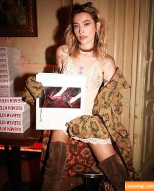 Paris Jackson photo #0031