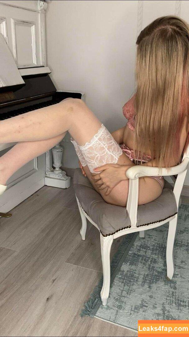 Pinkoverload / alixsacharova leaked photo photo #0006
