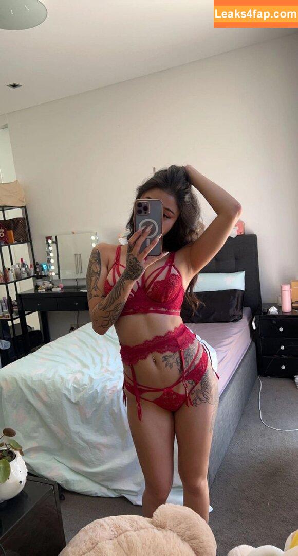 r.eneee / naughty.reneee leaked photo photo #0009