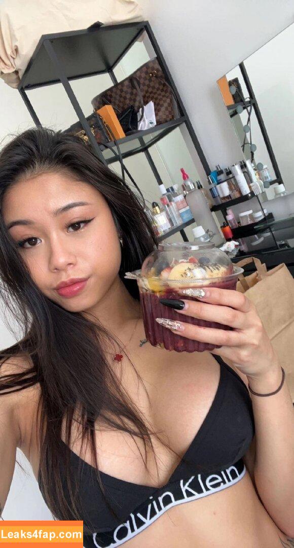 r.eneee / naughty.reneee leaked photo photo #0011