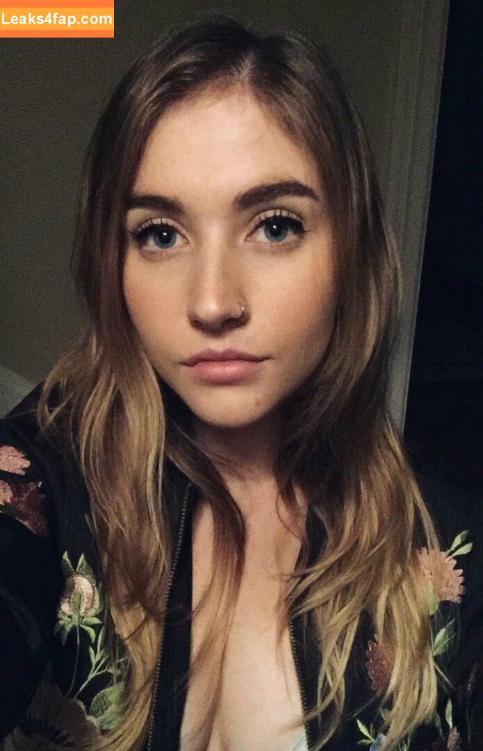 randomwhitegirl666 / shewhoroams_ leaked photo photo #0004