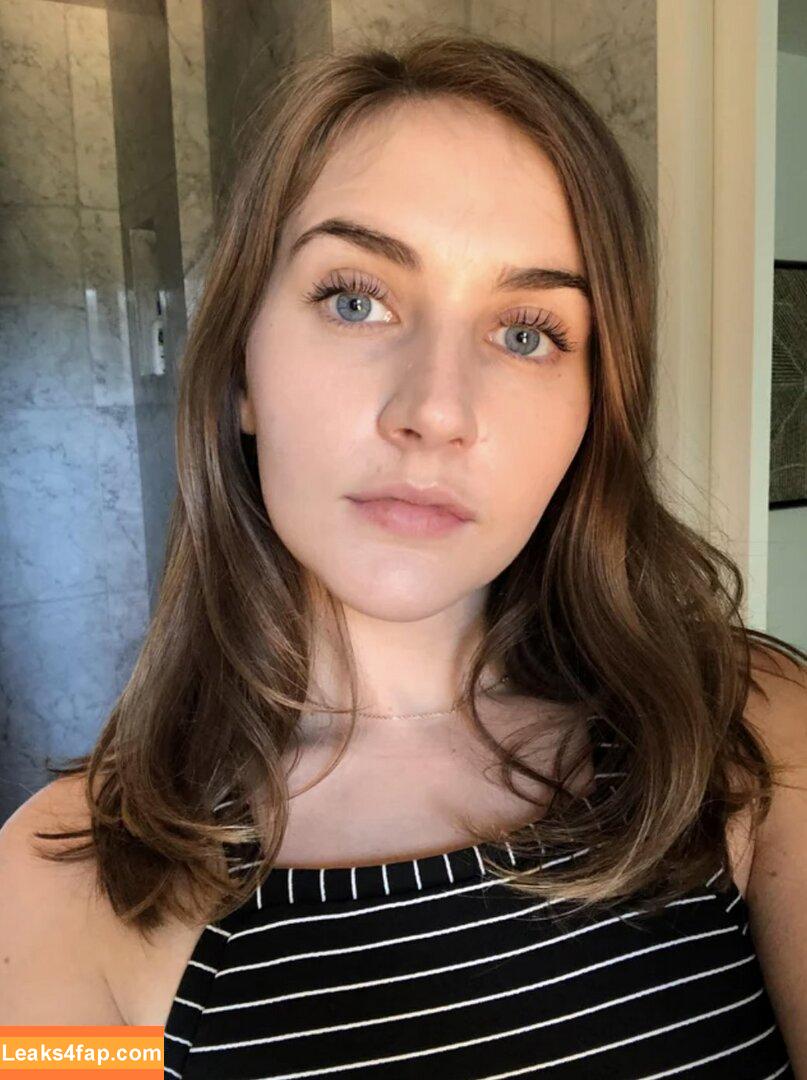 randomwhitegirl666 / shewhoroams_ leaked photo photo #0011