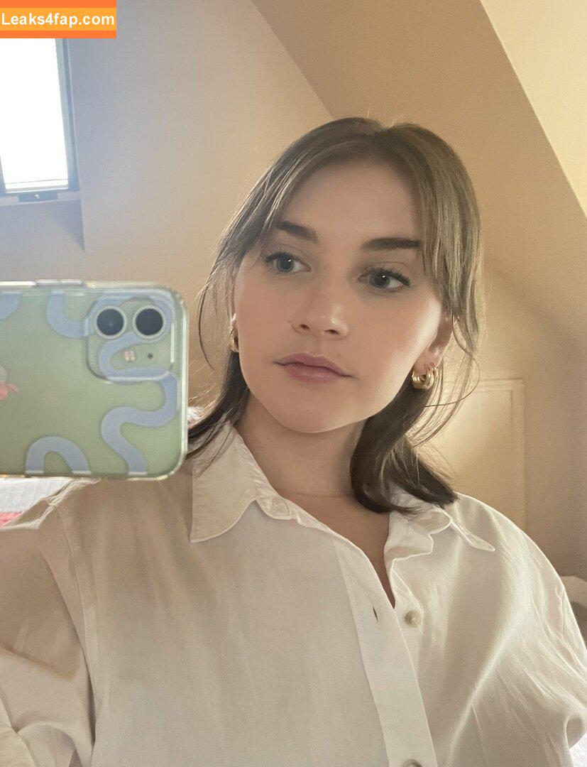 randomwhitegirl666 / shewhoroams_ leaked photo photo #0019