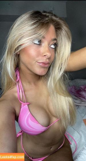 rileymae photo #0001