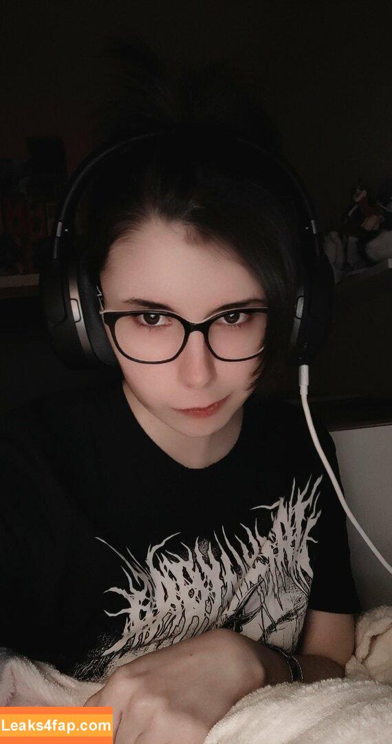 RiriMiaou / French VStreamer / https: / riri_miaou leaked photo photo #0020
