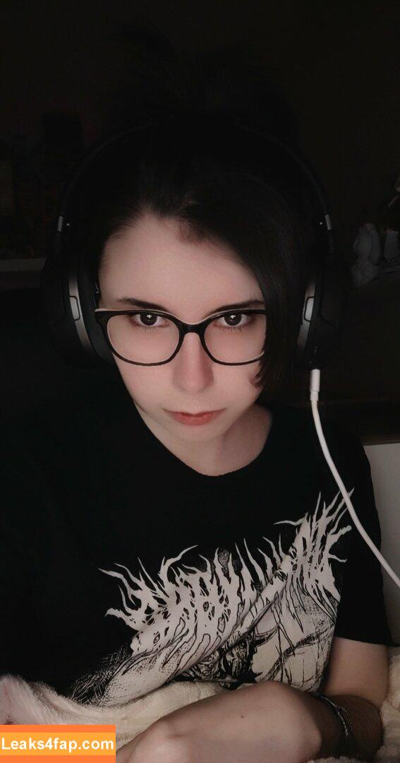 RiriMiaou / French VStreamer / https: / riri_miaou leaked photo photo #0021