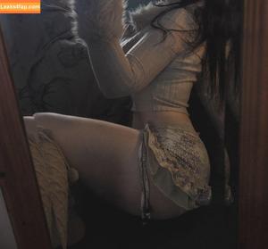 Robyn photo #0126