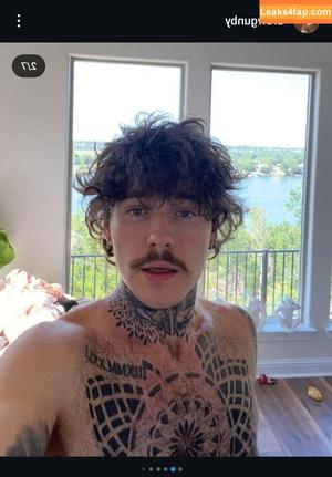 Rusty Fawkes фото #1154