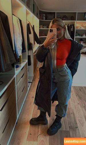 Saffron Barker photo #0017