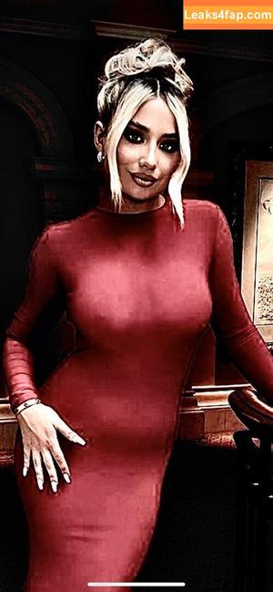 Saffron Barker photo #0018