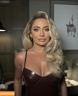 Saffron Barker photo #0095