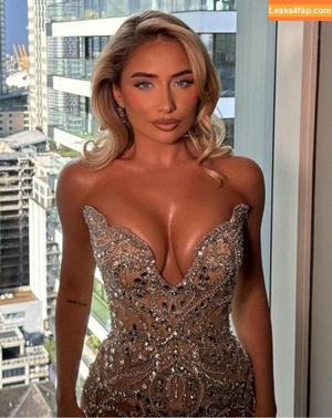 Saffron Barker photo #0139
