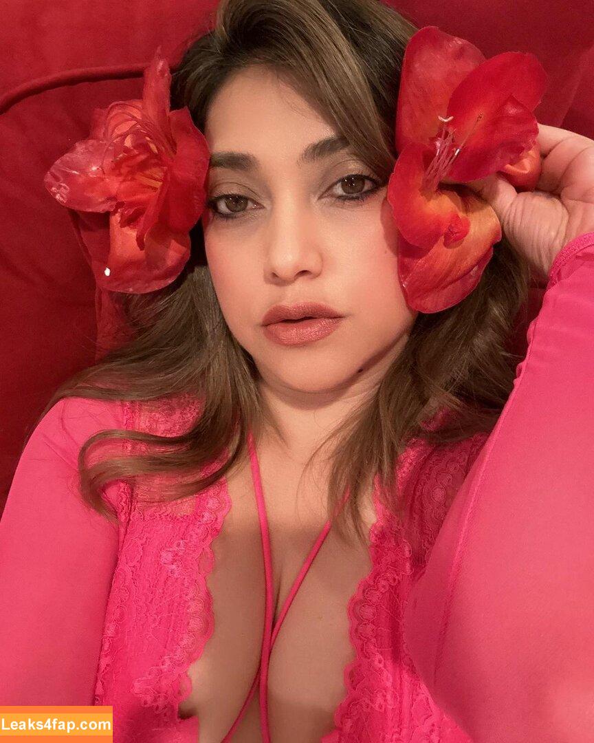 Sarah Azhari / sazarita leaked photo photo #0002