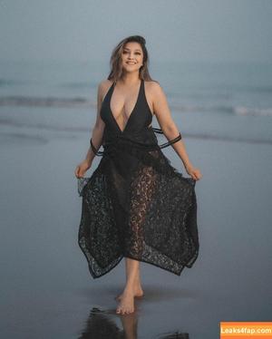 Sarah Azhari photo #0016