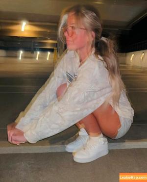 Sarah Lindstrom photo #0045