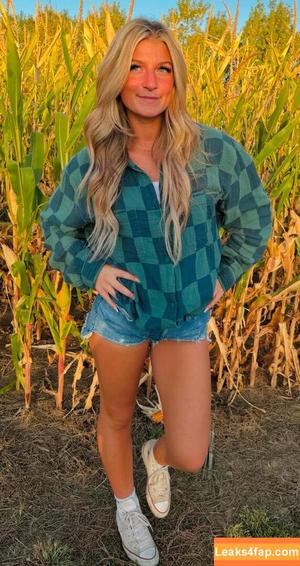 Sarah Lindstrom photo #0049