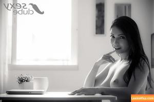See.mya photo #0025