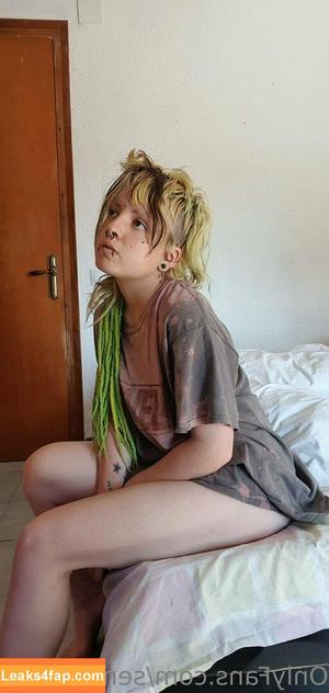 semitattooedgoth photo #0010