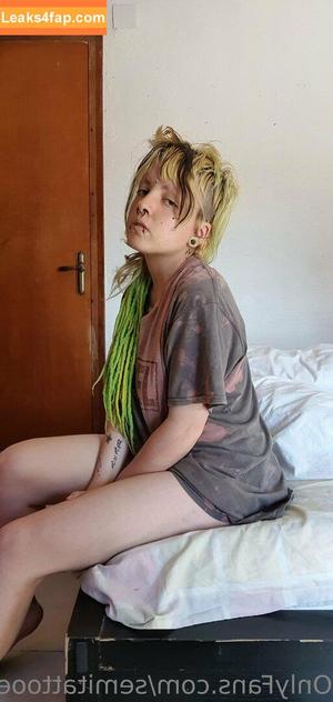 semitattooedgoth photo #0014