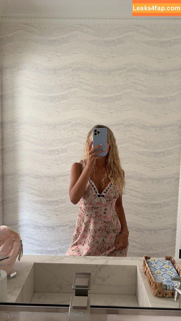 sierraskye / sierraaaskyee leaked photo photo #0022